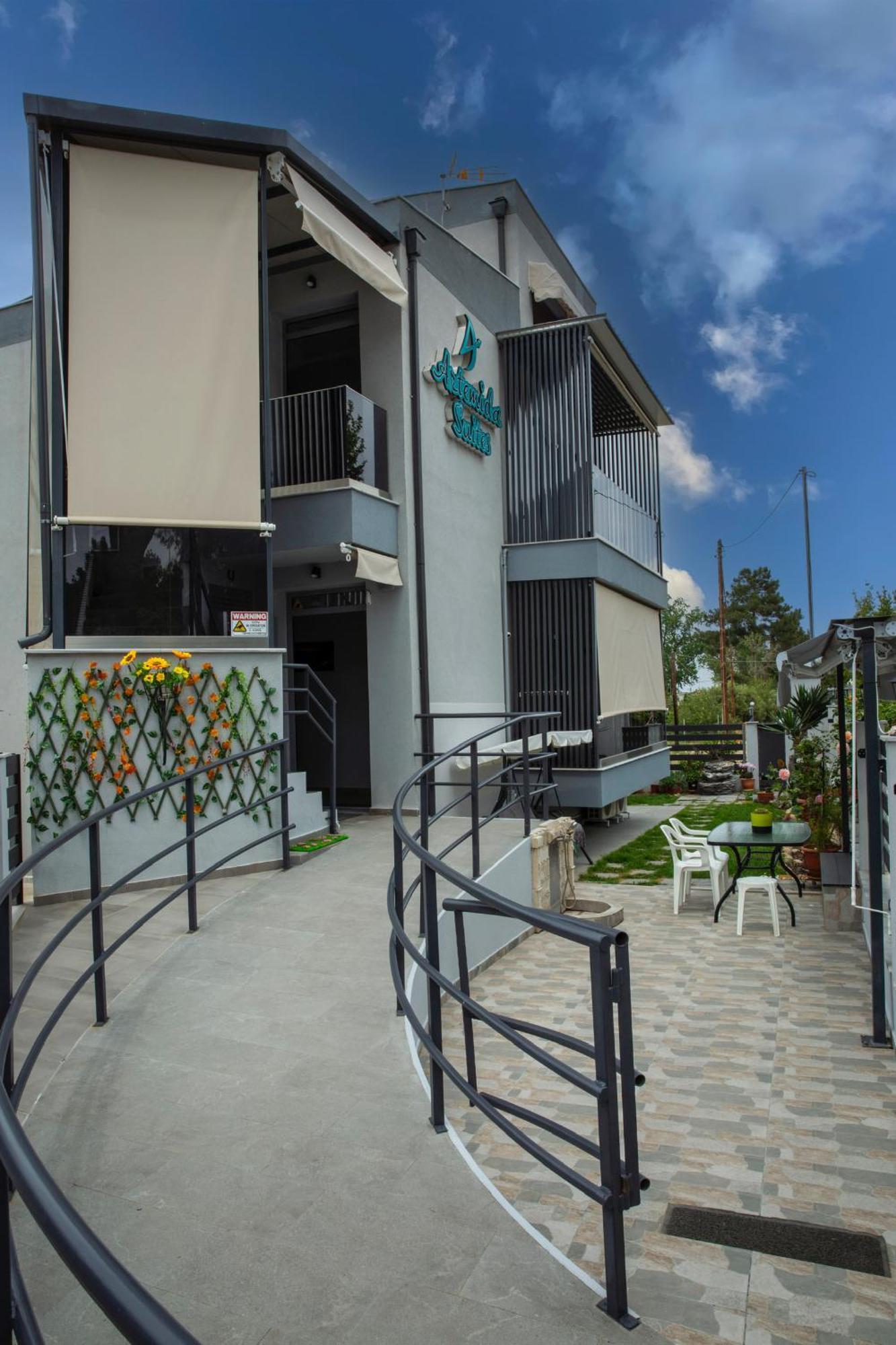 Artemida Suites Hanioti Luaran gambar